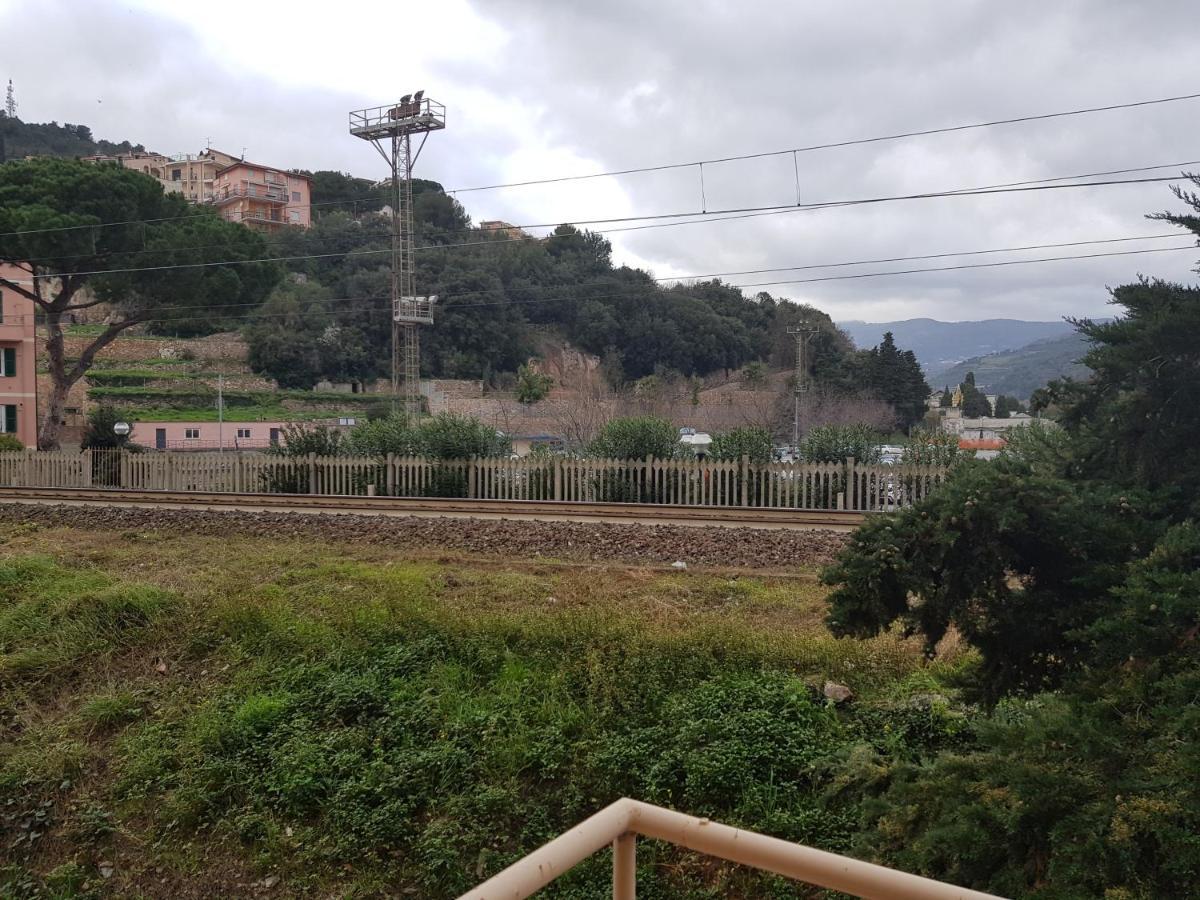 Holiday In Pietra Ligure Exterior foto